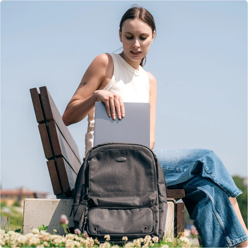 Wyściełana i zabezpieczona przegroda na laptopa w plecaku ART BP-0362