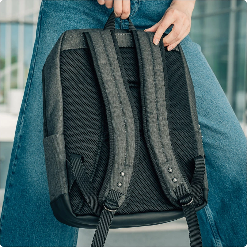 Tył plecaka ART BP-0362 z miękkimi, regulowanymi szelkami