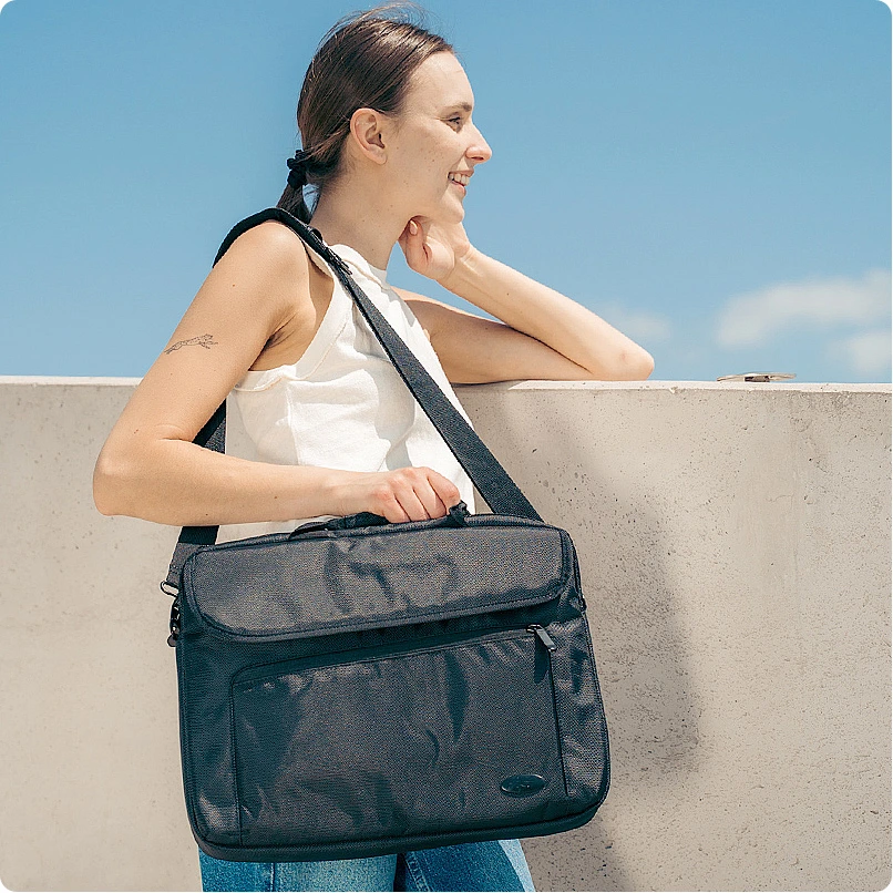 NB-7630 – pasek na ramię i mocna rączka